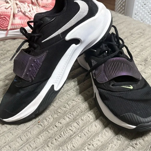 Nike Gianni’s - Picture 2 of 4